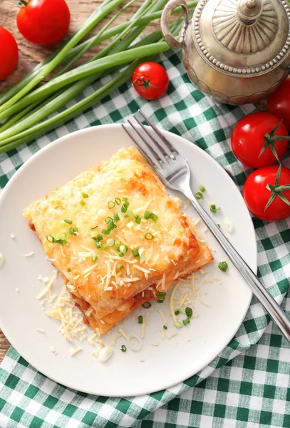 Tallrik med välsmakande lasagne — Stockfoto