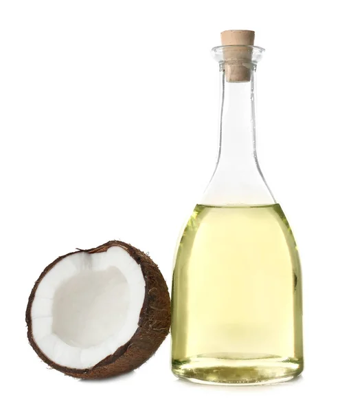 Bottiglia con olio di cocco fresco e noce su sfondo bianco — Foto Stock