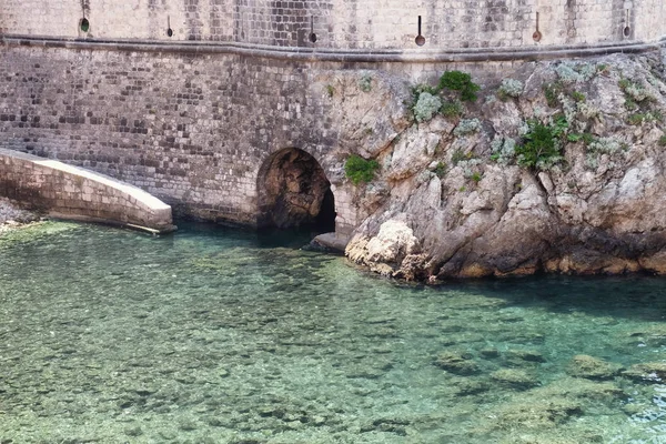 Όμορφη θέα του αρχαίου φρουρίου στο Ακρογιάλι — Φωτογραφία Αρχείου