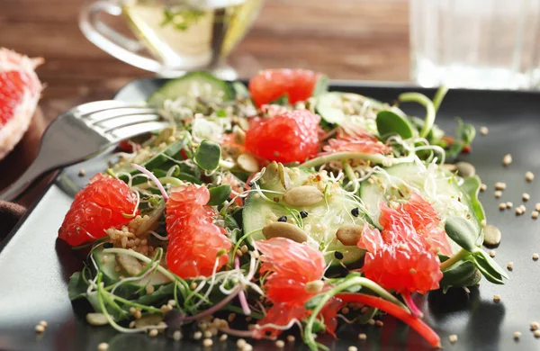 Sallad med gurka och grapefrukt — Stockfoto