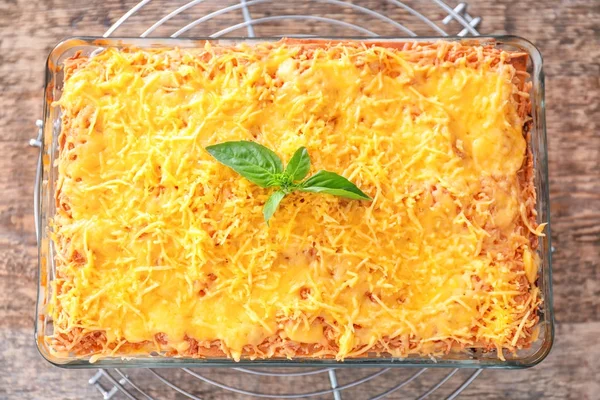 Traditionele vlees lasagne in bakken schotel — Stockfoto