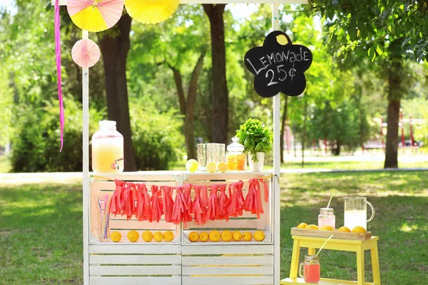 Wooden lemonade stand — Stock Photo, Image