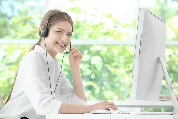 Female technical support dispatcher — Stock Photo, Image