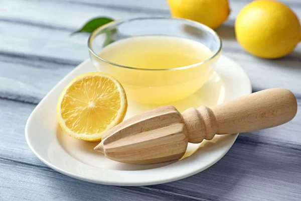 Zumo de limón fresco —  Fotos de Stock