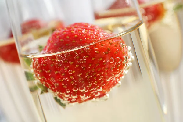Delicious wine with strawberry — Stock Photo, Image
