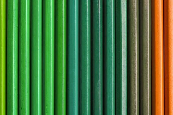 다른 그늘의 녹색 연필 — 스톡 사진