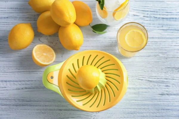 Složení s citronovou šťávou — Stock fotografie