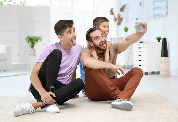 Male gay couple with foster son taking selfie. Adoption concept — Stock Photo, Image