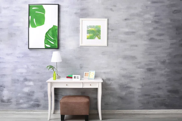 Modern room design with framed pictures of tropical leaves — Stock Photo, Image