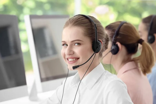 Female technical support dispatcher — Stock Photo, Image