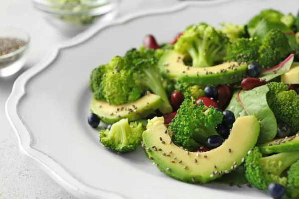 Insalata di superfood con avocado e fagioli — Foto Stock
