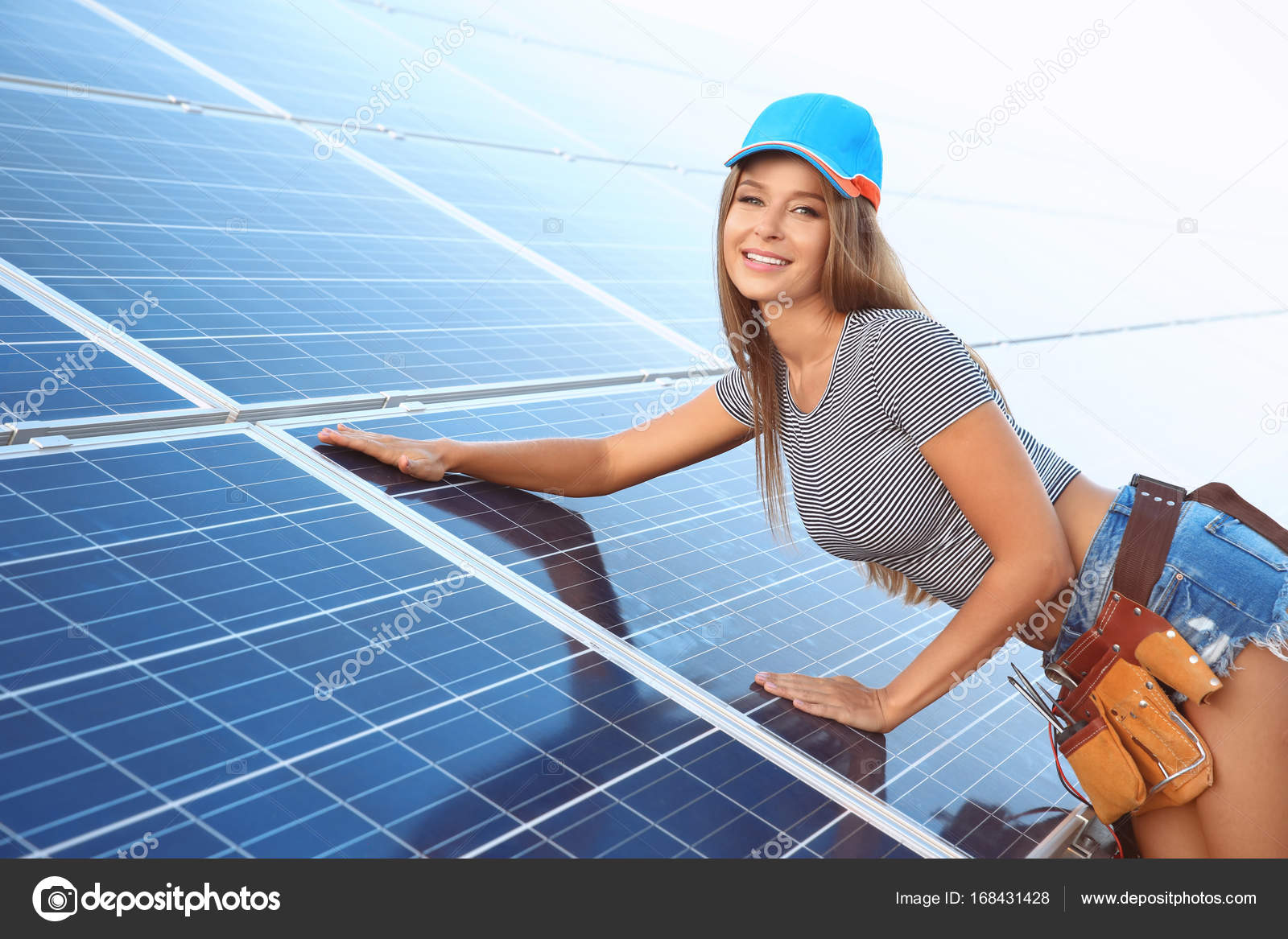 Ingeniero Cerca De Paneles Solares Foto De Stock Belchonock 168431428 ingeniero-cerca-de-paneles-solares-foto-de-stock-belchonock-168431428