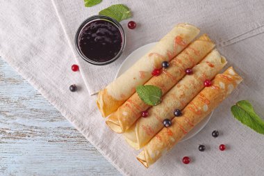 Kuş üzümü ile lezzetli gözleme plaka reçel