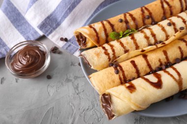 çikolata soslu krep