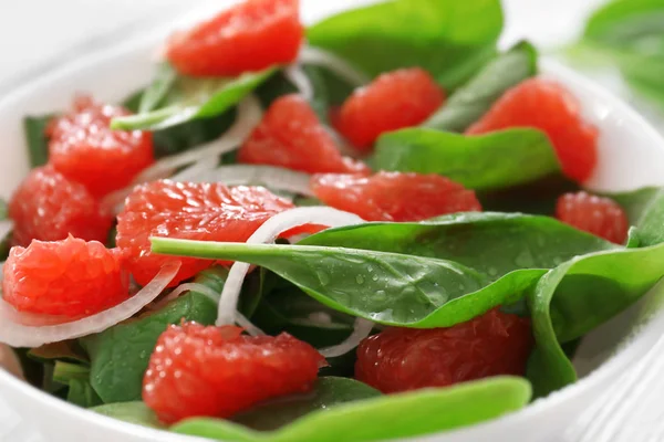 Salat mit Spinat und Grapefruit — Stockfoto