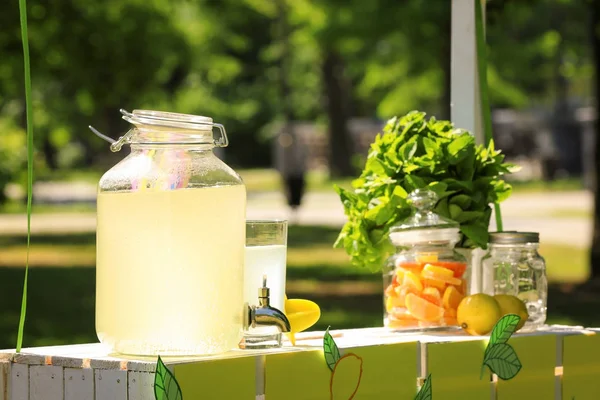 Lemonade in glass jar with tap — Stock Photo, Image