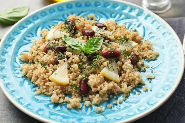 Salată cu quinoa și fasole — Fotografie, imagine de stoc
