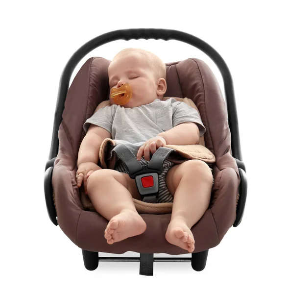 Bebek çocuk güvenlik koltuğu üzerinde beyaz izole uyku emziği ile — Stok fotoğraf