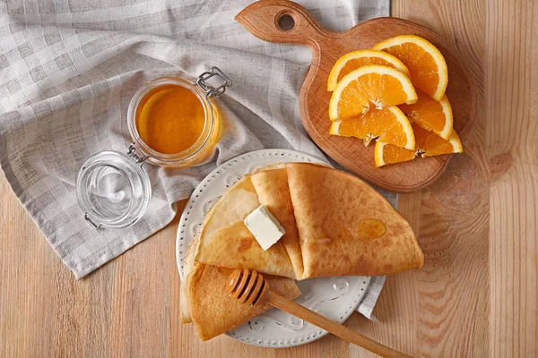 Delicious pancakes with honey — Stock Photo, Image