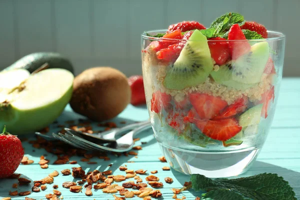 Fruktsallad med quinoa — Stockfoto