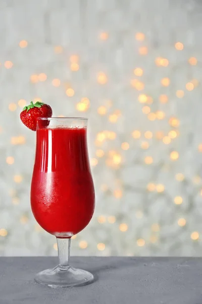 Delicious strawberry daiquiri — Stock Photo, Image