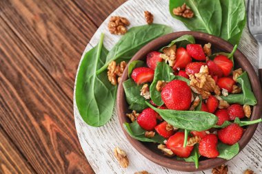 Tabak ıspanak salatası  