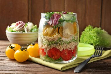 quinoa ile sebze salatası  