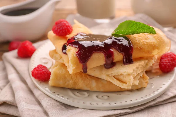 Pancakes with raspberry jam — Stock Photo, Image