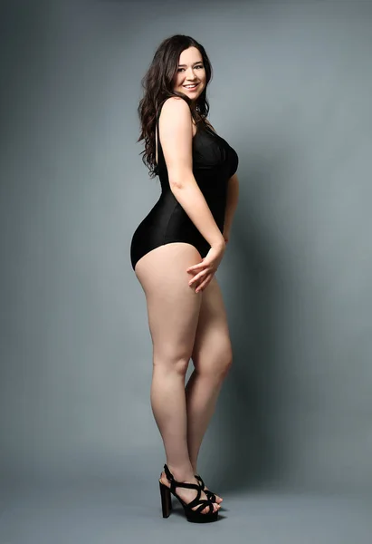 Schöne übergewichtige Frau — Stockfoto