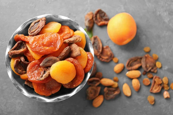 Dried apricots and nuts — Stock Photo, Image