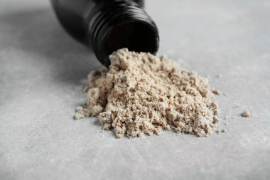 Keten tohumu toz ve siyah şişe 