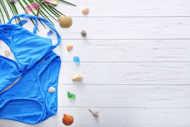 Ahşap arka plan üzerinde Mayo ile kompozisyon. Yaz tatil kavramı