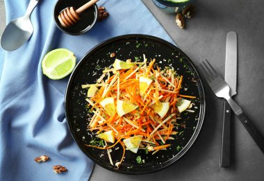 lezzetli havuç salatası