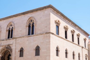 Tarihi şehir içinde eski taş ev