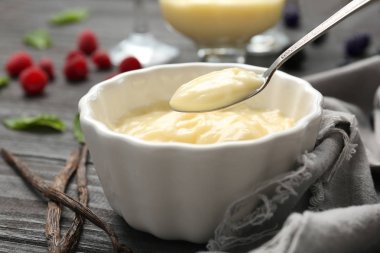 ile vanilya puding kase