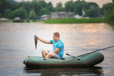 Yakalanan balık adamla