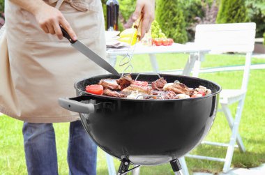 Kaburga pişirme adam 