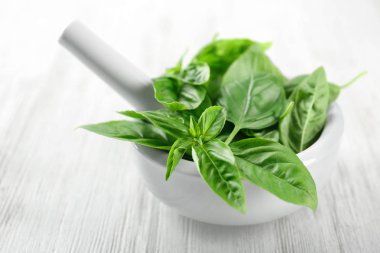 Organik taze fesleğen yaprağı 