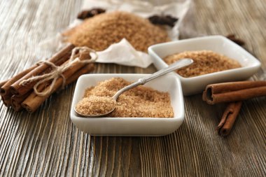 Tarçınlı şeker ile kompozisyon 