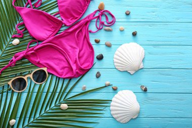 Mayo ve güneş gözlüğü ile kompozisyon 