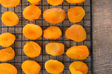 Izgara üzerinde Kuru Kayısı