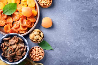 Kuru Kayısı ve ceviz