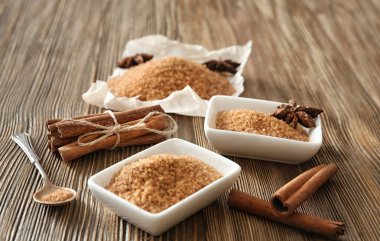 Tarçınlı şeker ile kompozisyon 