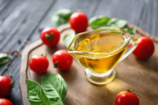 Çeri domates ve fesleğen 