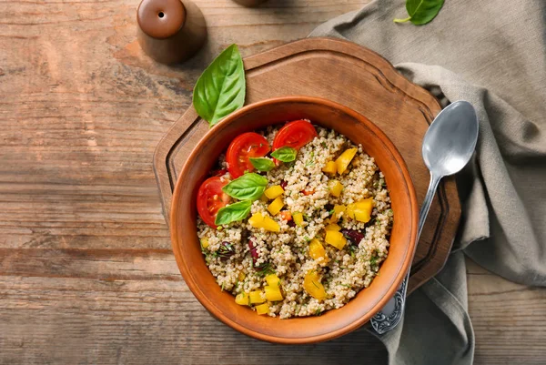 Grönsakssallad med quinoa — Stockfoto