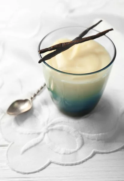 Budincă de vanilie în sticlă — Fotografie, imagine de stoc