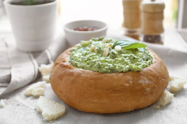 Bread filled with spinach sauce — Stock Photo, Image