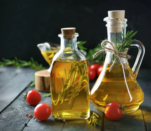 Розмариновое масло и помидоры — стоковое фото