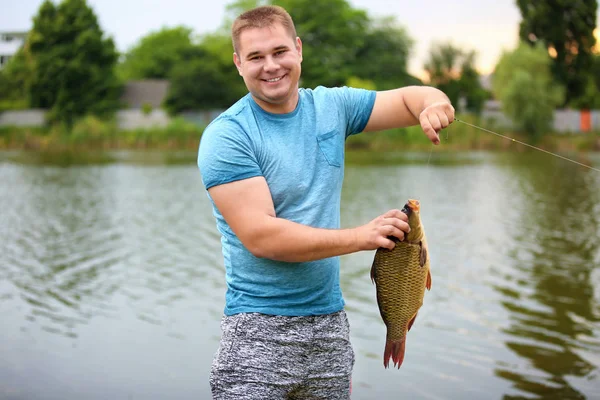 Yakalanan balık adamla