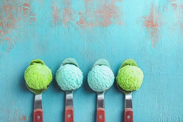 Palas verdes y azules de helado — Foto de Stock